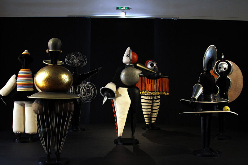 Kostuums Triadisch Ballet Oskar Schlemmer web